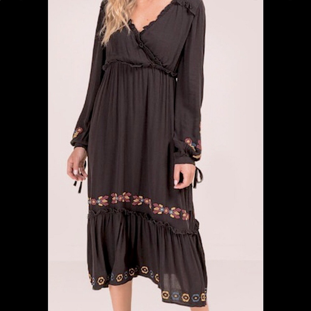 Embroidered Long Sleeve Midi Black Dress